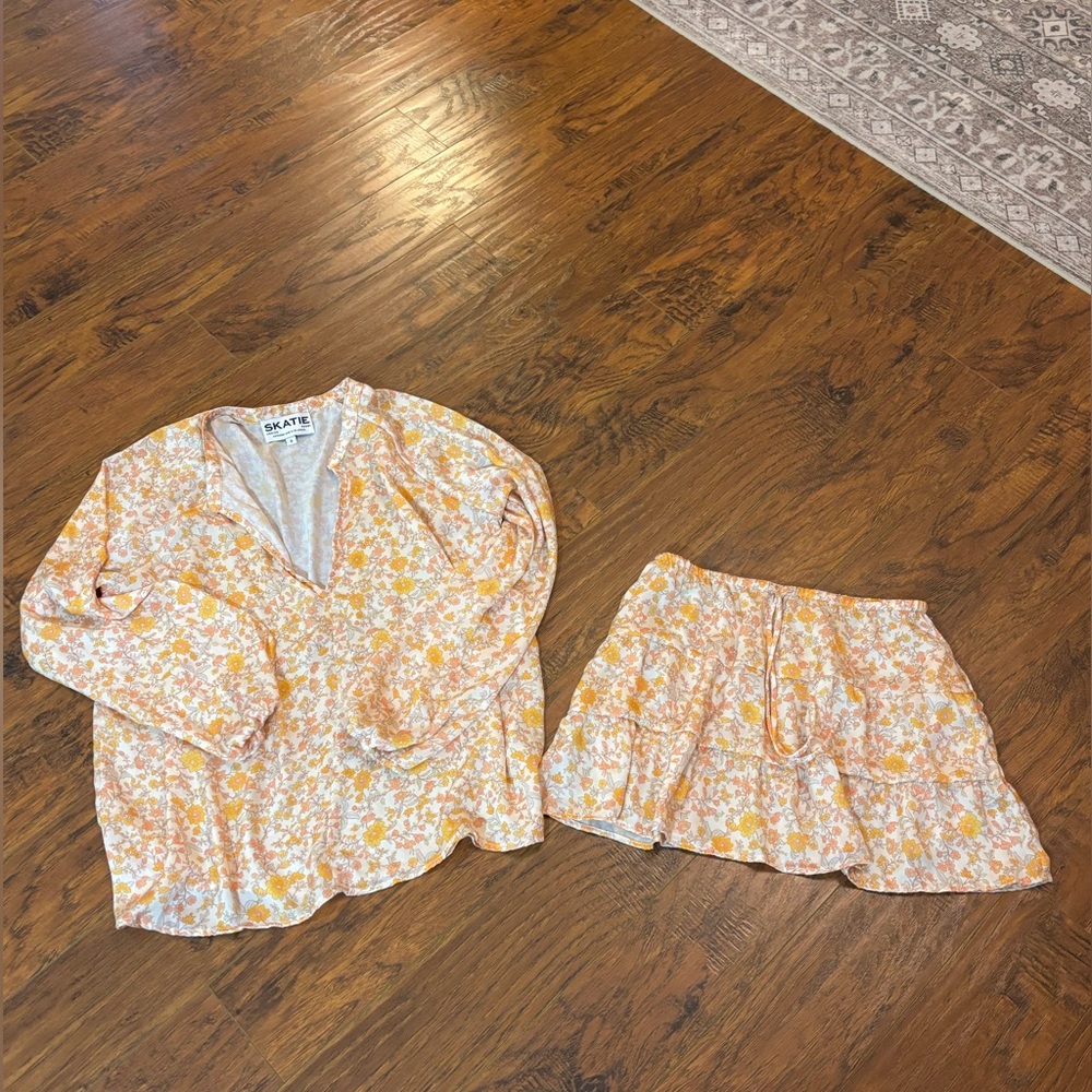 SKATIE 2 piece set  FLORAL size S size XS 
Flowy like new